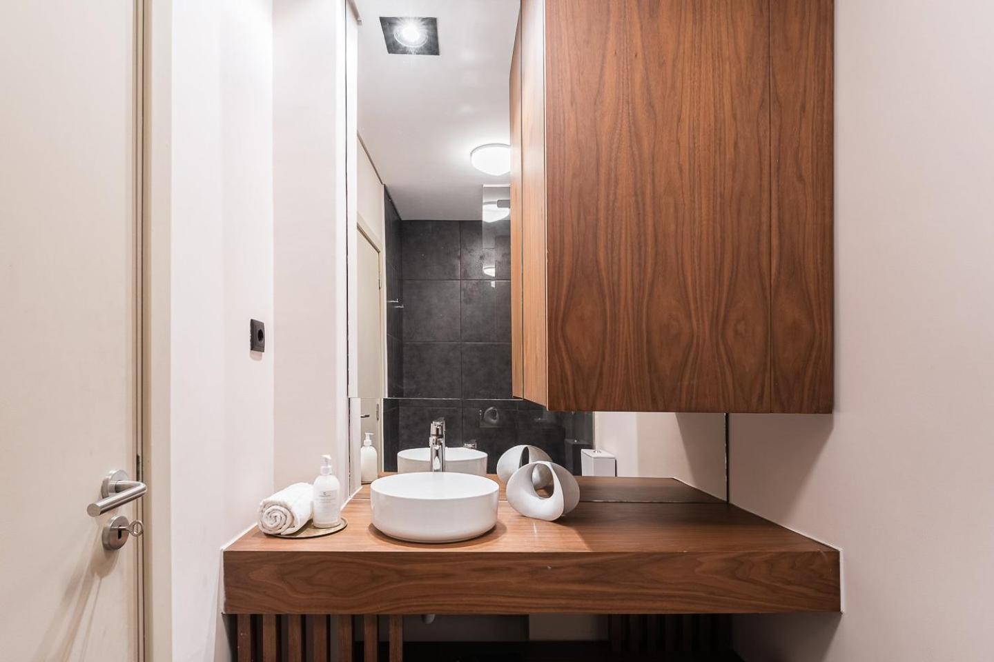 Guestready - Quental Wallpaper Near Marques Square Porto Bagian luar foto