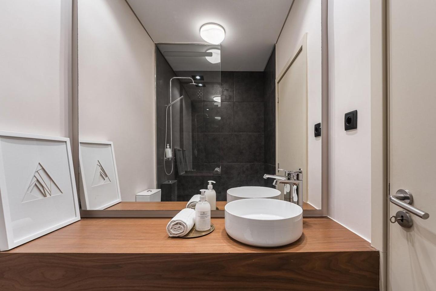 Guestready - Quental Wallpaper Near Marques Square Porto Bagian luar foto