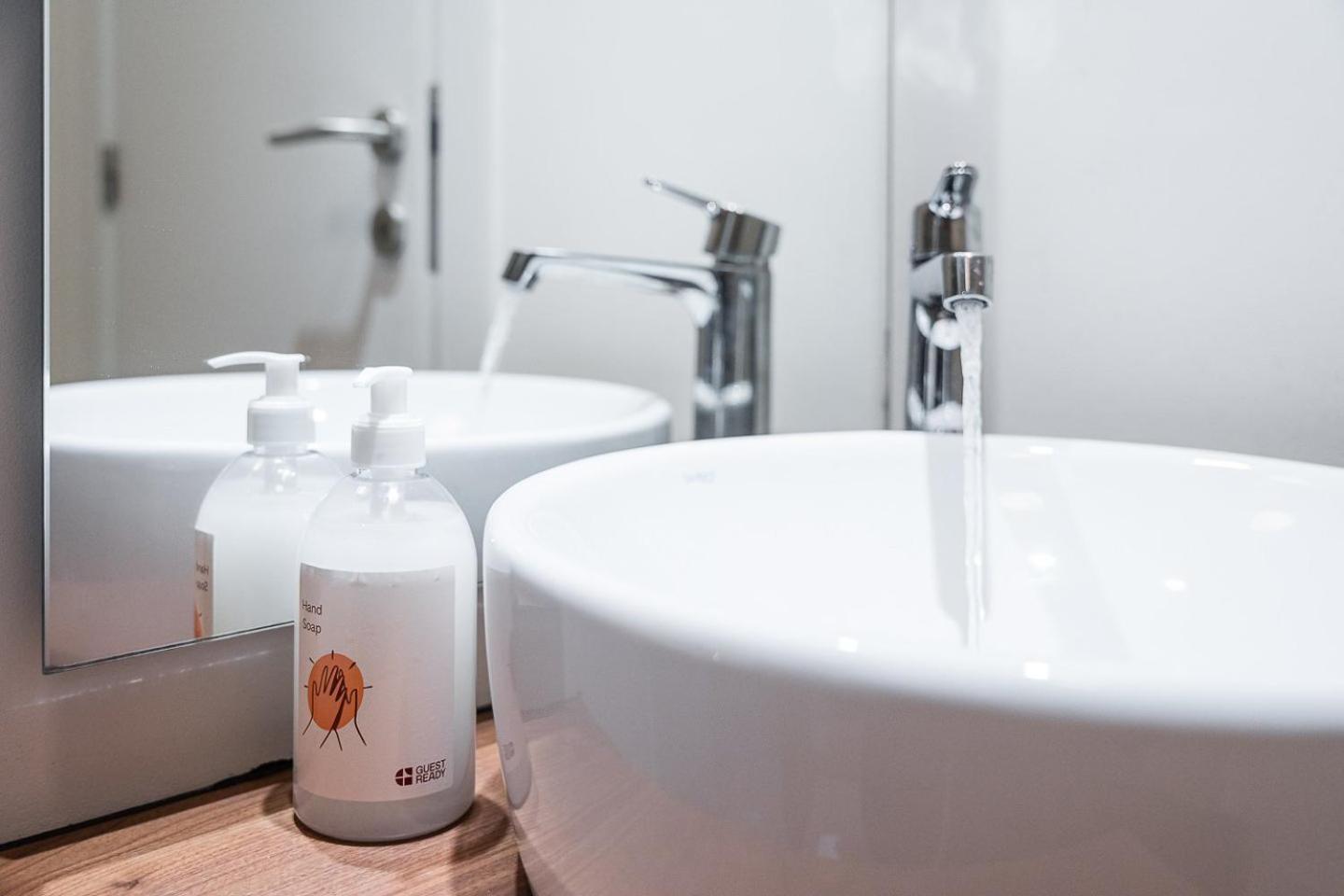 Guestready - Quental Wallpaper Near Marques Square Porto Bagian luar foto