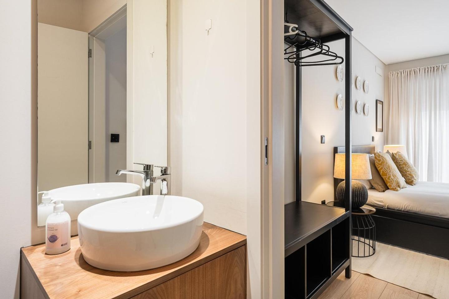 Guestready - Quental Wallpaper Near Marques Square Porto Bagian luar foto